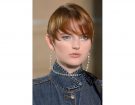 Capelli corti: punte sfilate sulla frangia.