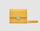 Pochette con borchie metallizzate