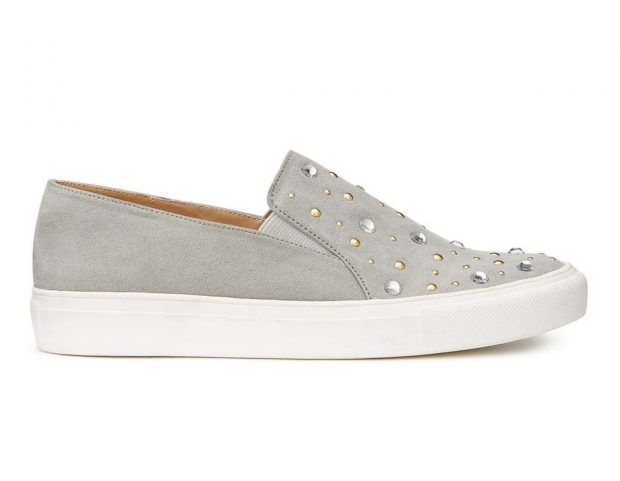 Slip-on con gemme e borchie