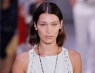Il caschetto di Bella Hadid, protagonista delle passerelle. (Photo credit: Getty Images)