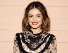 Onde e riga centrale per Lucy Hale.  (Photo credit: Getty Images)