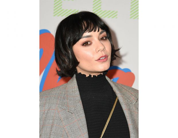 Il caschetto corto con frangia rétro di Vanessa Hudgens.  (Photo credit: Getty Images)