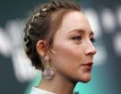 Classica treccia a corona per Saoirse Ronan. (Photo credit: Getty Images)