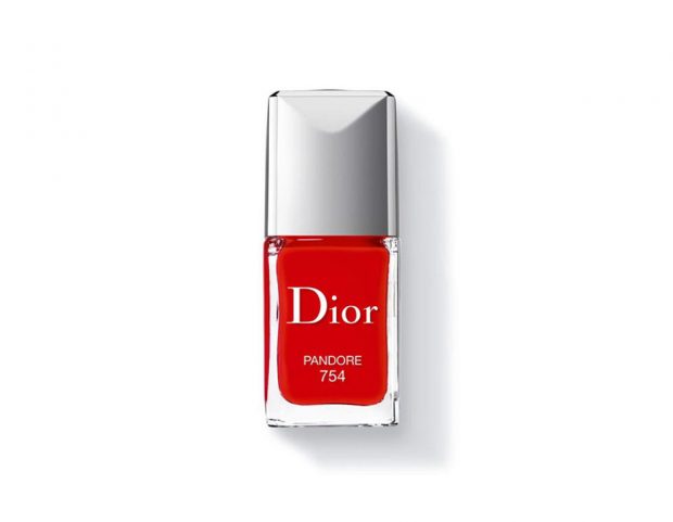 Rosso classico ad effetto vinilico: un must have