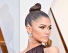 Top knot sleek e contouring a regola d’arte per Zendaya. (Photo credit: Getty Images)