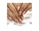 Mirror nails oro rosa. Photo credit: instagram @nail_sunny