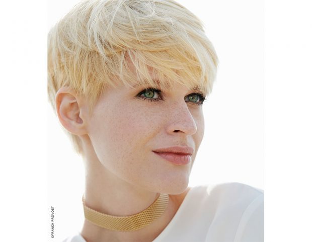 Pixie cut spettinato con i capelli portati in avanti. (Photo credit: Franck Provost)