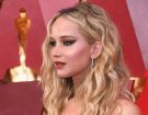 Smokey eyes dalla forma allungata con un tocco di luce color rame per Jennifer Lawrence. (Photo credit: Getty Images)