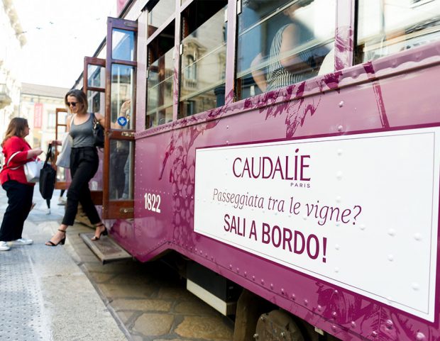 Sali con noi a bordo del Tram della Bellezza! Sfoglia la gallery per scoprire tutte le foto dell’evento di Caudalie in collaborazione con TuStyle! (Photo credits: Marco Mantovani per SGP Italia)