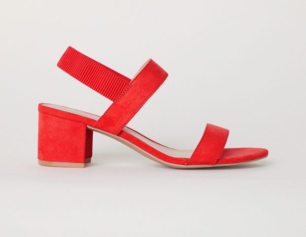 Con fascia elastica sul tallone