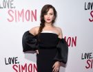 Treccia morbida e romantica su Katherine Langford. (Photo credit: Getty Images)