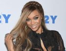 L’acconciatura con treccia a corona di Tyra Banks. (Photo credit: Getty Images)