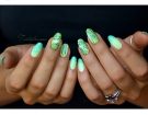 Le nail art tropicali impazzano sui socials