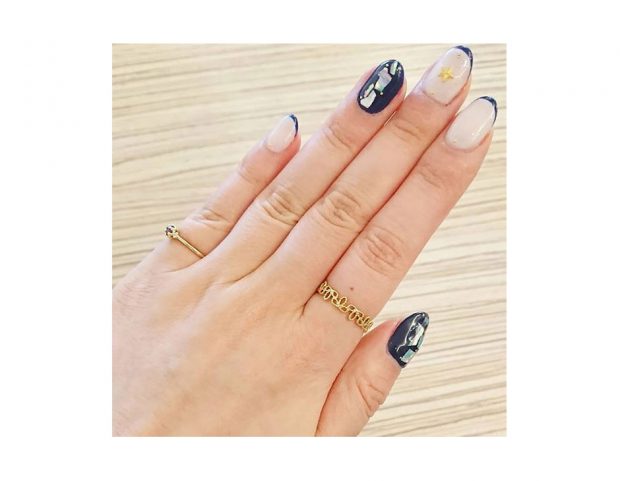 Nail art marina astratta. (Photo credit: instagram @halqa)