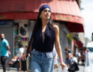 Capelli sciolti con turbante.