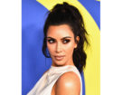 Coda alta mossa e voluminosa per Kim Kardashian. (Photo credit: Getty Images)
