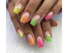 Nail art super fluo