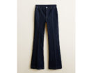 Jeans flare con cuciture a vista