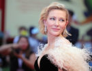 Caschetto mosso con riga laterale per Cate Blanchett. Photo credit: Getty Images