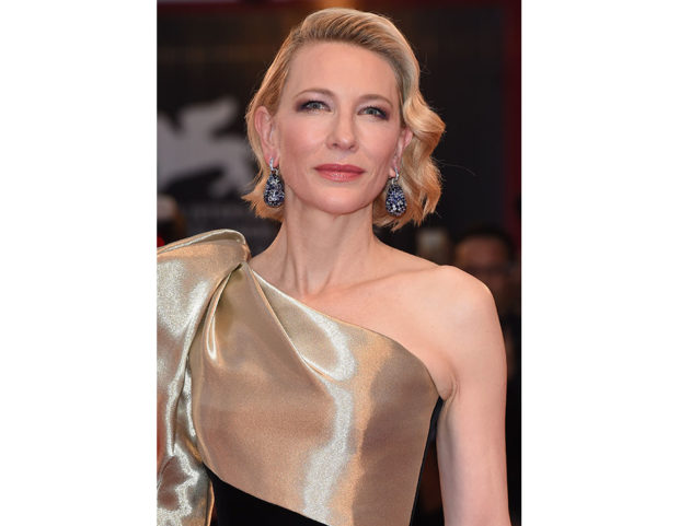 Per il secondo look di Cate Blanchett le onde si fanno più strutturate e più da “diva”. Photo credit: Getty Images