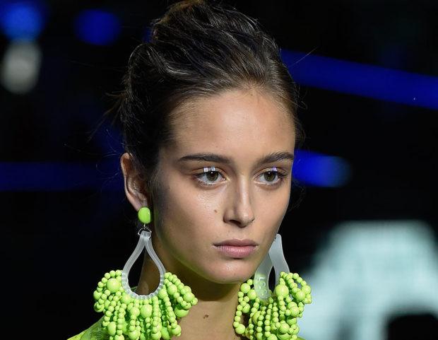 Sticker olografici da Emporio Armani. Make up by Linda Cantello per Giorgio Armani Beauty. Photo credit: Mondadori Photo Sticker olografici da Emporio Armani. Make up by Linda Cantello per Giorgio Armani Beauty. Photo credit: Mondadori Photo