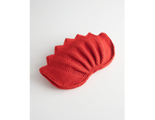 Clutch in crochet a forma di fiore di loto