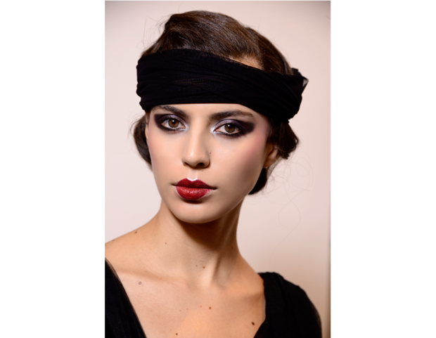 Raccolto anni ’20 con fascia in tulle.