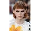 Caschetto liscio con baby fringe.