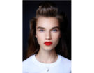 Rossetto rosso fuoco, ad altissimo impatto.