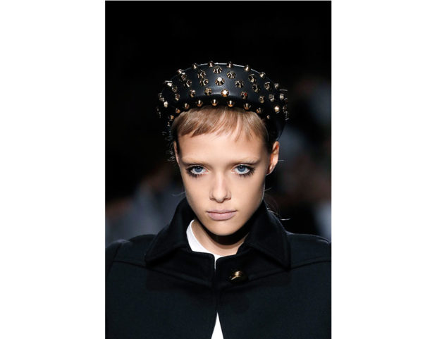 La baby fringe proposta da Prada.