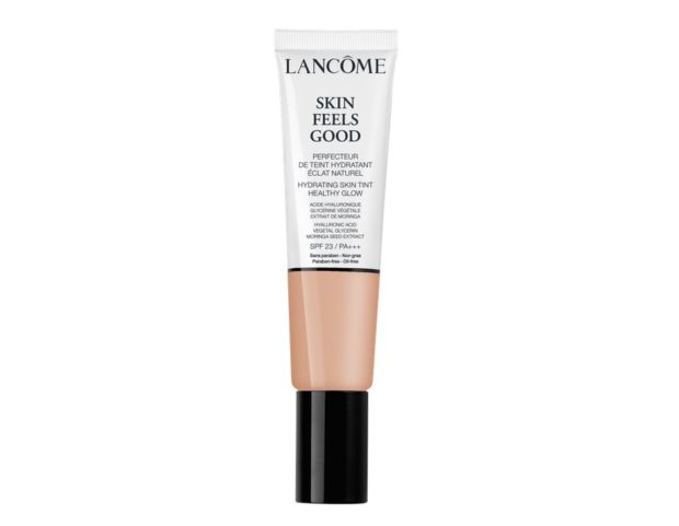 Con glicerina vegetale, acido ialuronico ed estratto di moringa,