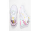 Sneakers bianche con dettagli pastello