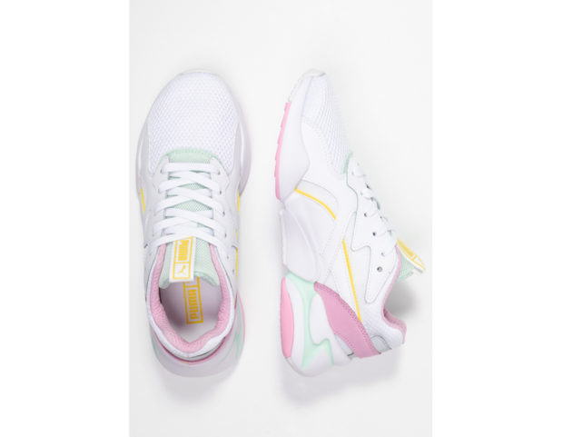 Sneakers bianche con dettagli pastello