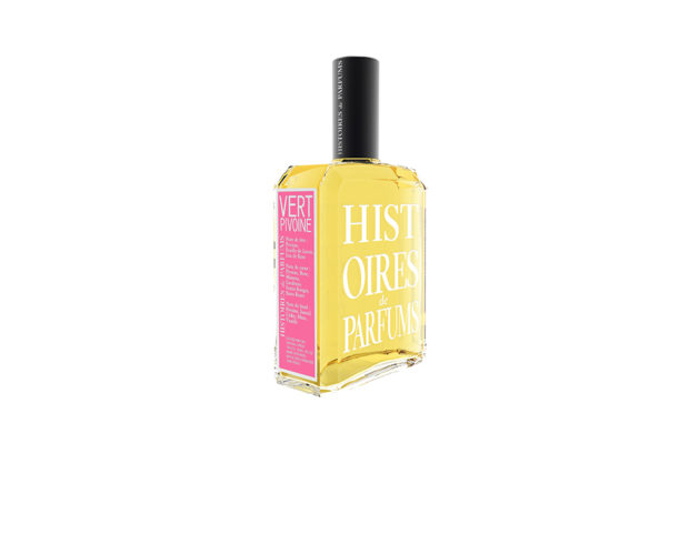 Un mix con edera, rosa e bacche selvatiche,