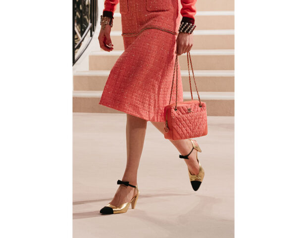 La scarpa bicolore di Chanel un must intramontabile Tu Style