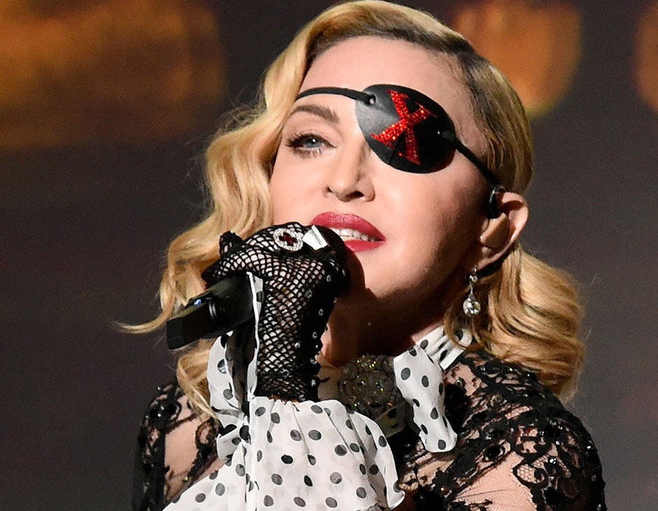 Madonna seminuda