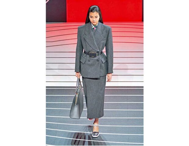 prada-fw2021-tailleur