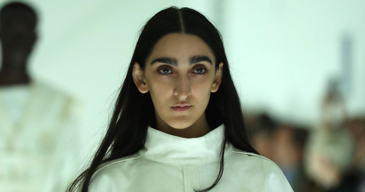 Modella di Gucci, Armine Harutyunyan è stata attaccata sui social