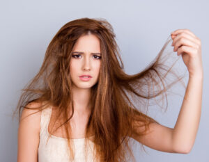 capelli stressati e indeboliti