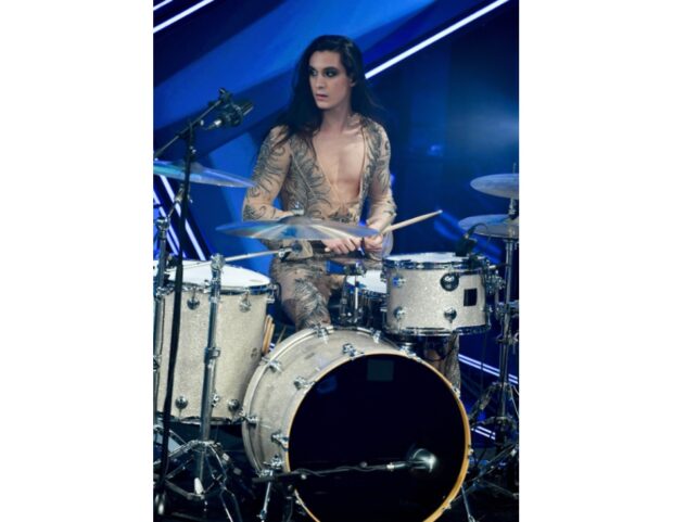 Ethan dei Maneskin look Etro Sanremo2021