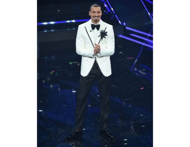 Zlatan Ibrahimovic look Dsquared2 finale sanremo 2021