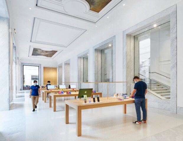 Apple Via Del Corso interno del negozio