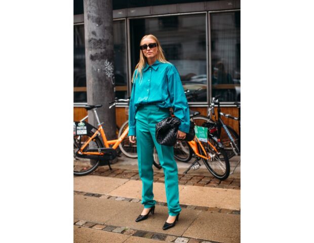 Copenhagen street style PE22 look monocromatico