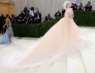 billie-eilish-oscar-de-la-renta ansa