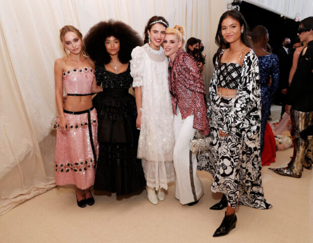 lily-rose-depp_whitney-peak_margaret-qualley_kristen-stewart_emma-raducanu_chanel