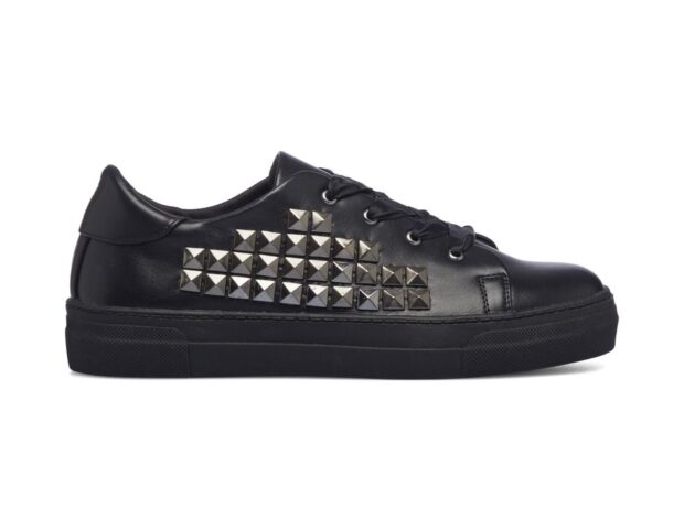 sneakers con dettagli in metallo