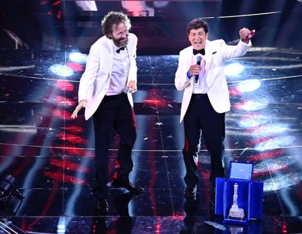 Jovanotti e Gianni morandi- quarta serata