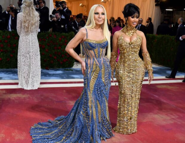 DONATELLA VERSACE E CARDI B